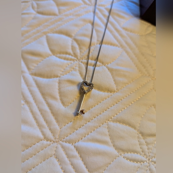 Heart Key Pendant Necklace Helzberg Diamonds - Picture 2 of 3